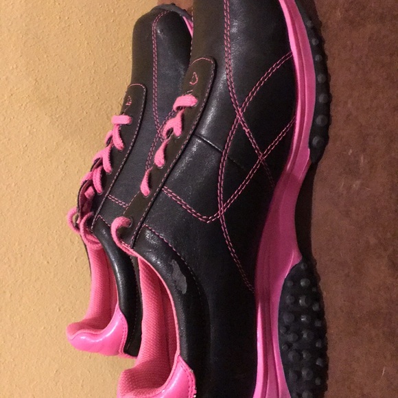 CA  Collection by Carrini Walking Shoes - Picture 4 of 5